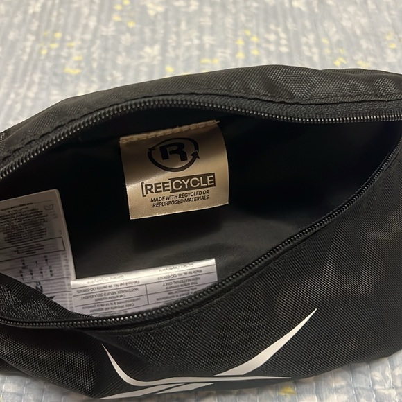 Reebok Hip Bag Fanny Pack - Picture 3 of 3
